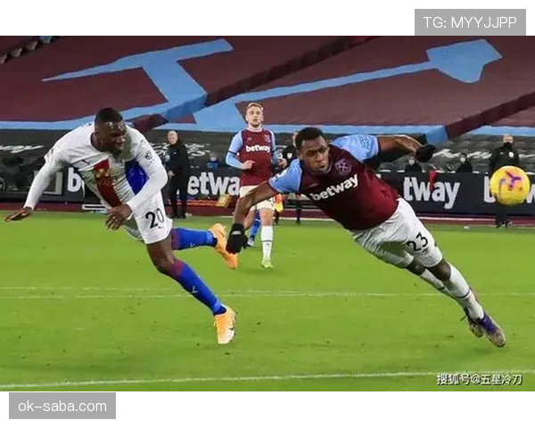 波格巴本赛季边路传中压制对手中场，角色转变激活球队进攻趋势