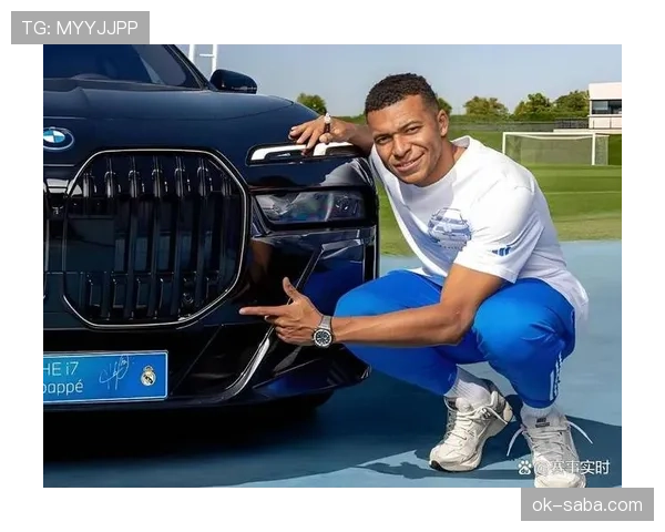 姆巴佩这娃儿，训练场上像机器人，生活里却比我们钱包还瘦哎！